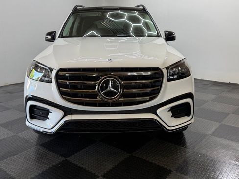 Used 2024 Mercedes-Benz GLS 580 4MATIC image 3
