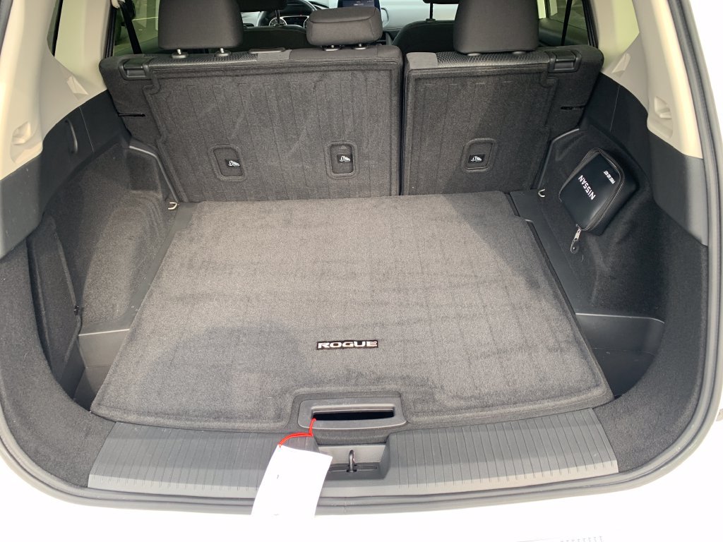 Certified 2025 Nissan Rogue SV FWD image 29