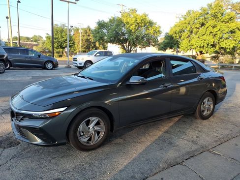 Used 2025 Hyundai Elantra SE FWD image 7