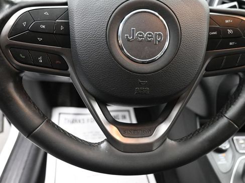 Used 2022 Jeep Cherokee Latitude Lux w/ Sun & Sound Group AWD/4WD image 11