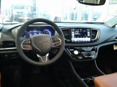 New 2026 Chrysler Pacifica Pinnacle FWD image 2