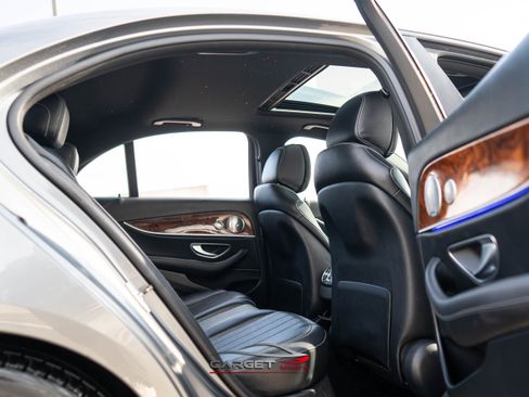 Used 2017 Mercedes-Benz E 300 4MATIC w/ Premium 2 Package image 19