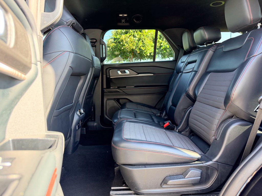 Certified 2025 Ford Explorer ST-Line w/ ST-Line Street Pack AWD/4WD image 17