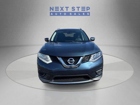 Used 2015 Nissan Rogue SV w/ SV Premium Package FWD image 2