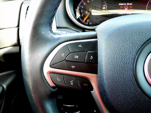 Used 2018 Jeep Grand Cherokee Altitude image 12