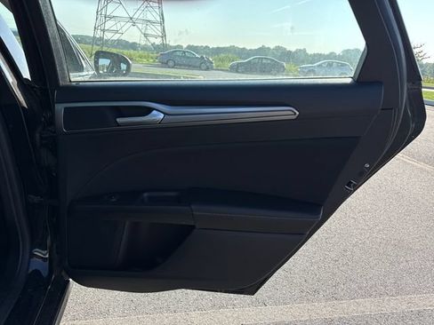 Used 2019 Ford Fusion SE FWD image 16