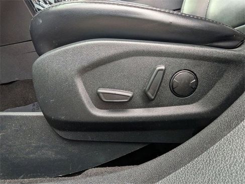 Used 2019 Ford Explorer XLT w/ Equipment Group 202A image 11