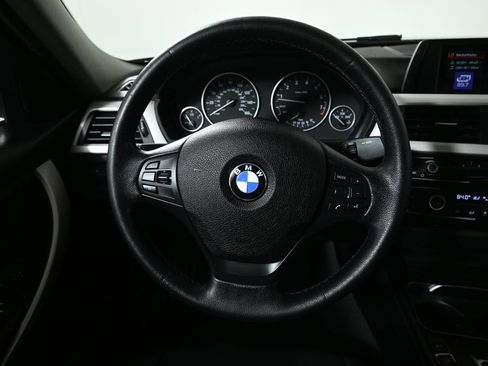 Used 2018 BMW 320i xDrive Sedan w/ Convenience Package image 18