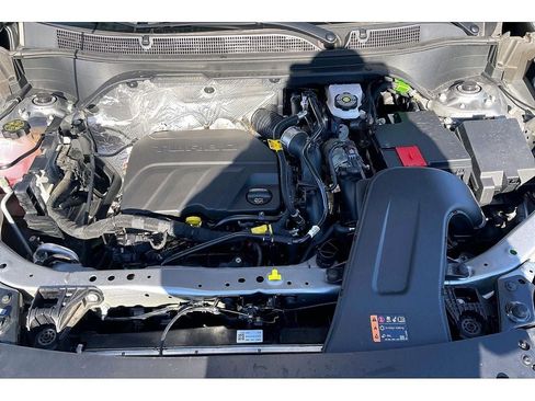 Used 2025 Chevrolet Trax RS w/ Sunroof Package image 12