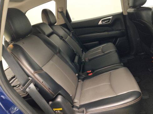 Used 2019 Nissan Pathfinder SL image 19