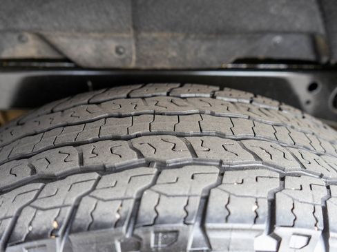 Used 2024 Chevrolet Colorado Z71 image 32