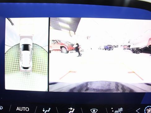 Used 2024 Chevrolet Equinox EV LT image 3