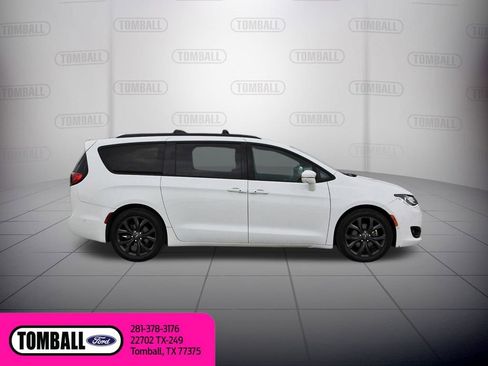 Used 2018 Chrysler Pacifica Limited w/ Advanced Safetytec Group image 8