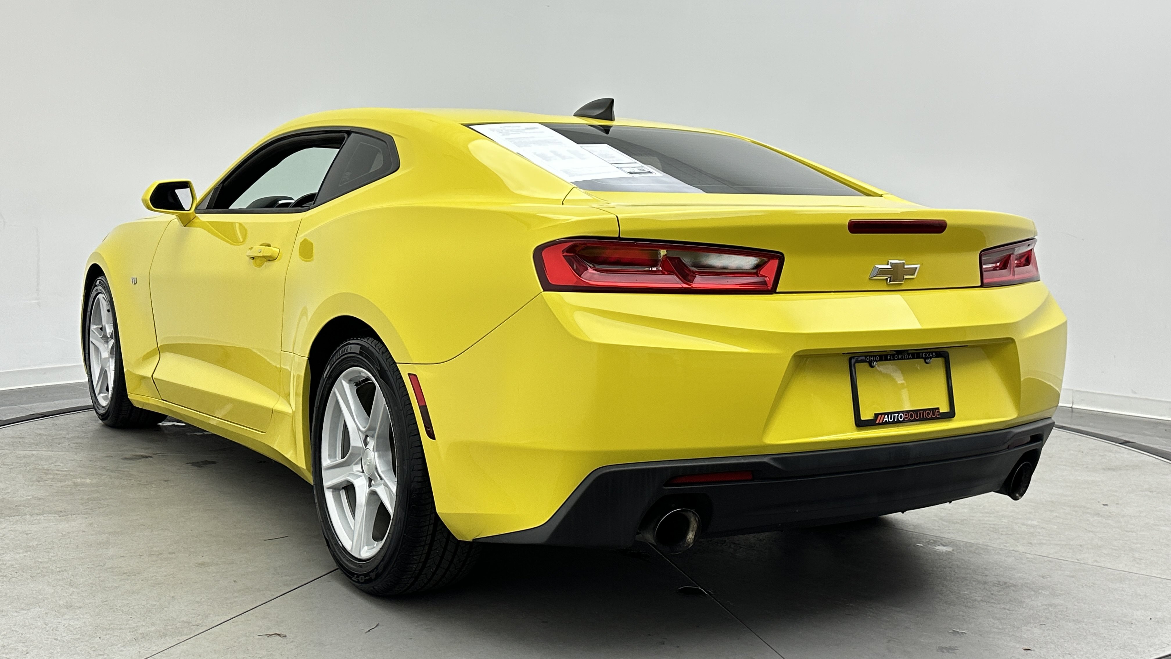 Used 2017 Chevrolet Camaro LT RWD image 5
