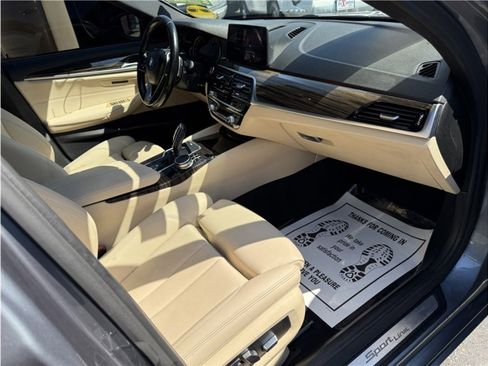 Used 2019 BMW 530i image 28