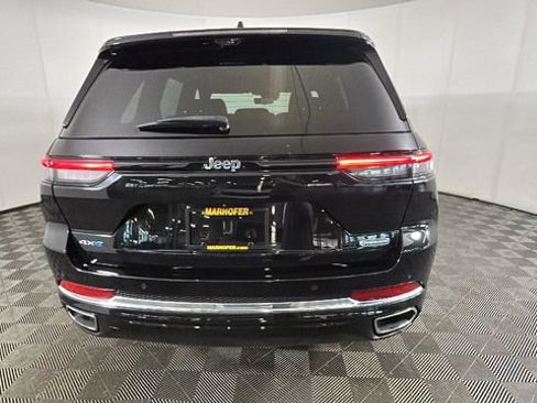 Used 2023 Jeep Grand Cherokee Overland w/ Luxury Tech Group IV AWD/4WD image 3