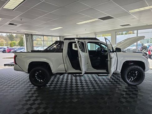 New 2026 Toyota Tacoma SR5 AWD/4WD image 25