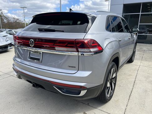 Used 2024 Volkswagen Atlas Cross Sport SE image 40