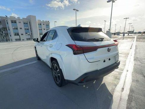 Certified 2022 Lexus UX 200 w/ Premium Package FWD image 6
