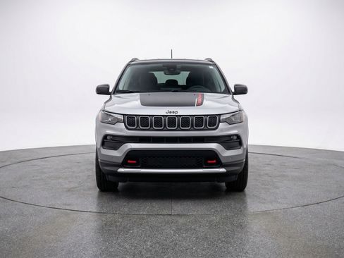 Used 2025 Jeep Compass Trailhawk image 2