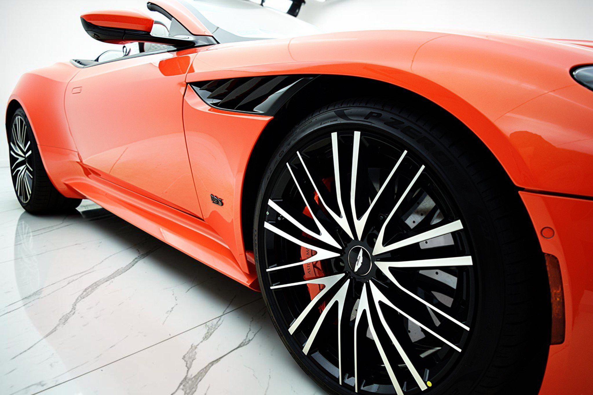 Used 2023 Aston Martin DBS Superleggera Volante RWD image 5
