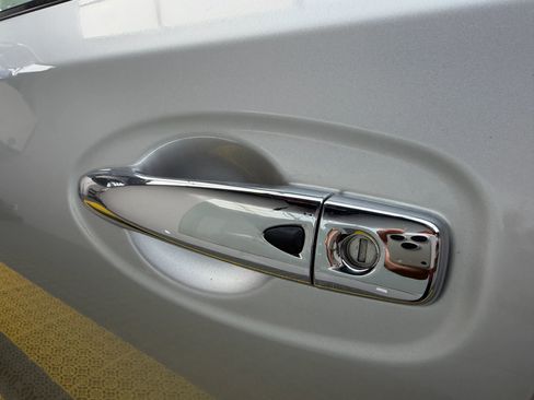 Used 2016 Nissan Rogue SV image 25