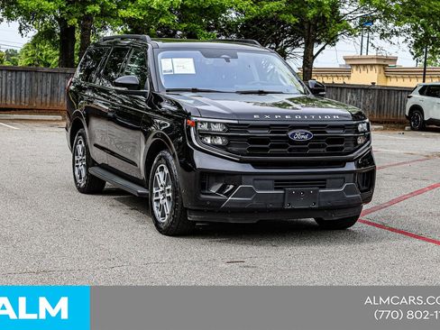 Used 2025 Ford Expedition Active AWD/4WD image 6