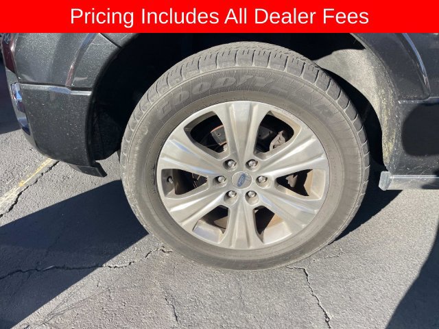 Used 2015 Ford Expedition Platinum RWD image 2