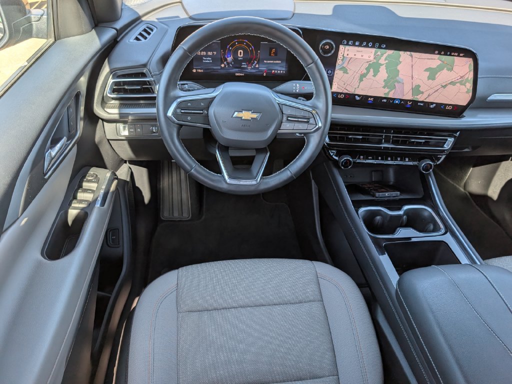 Used 2025 Chevrolet Traverse LT FWD image 11