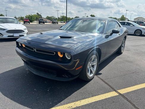 Used 2018 Dodge Challenger SXT RWD image 6
