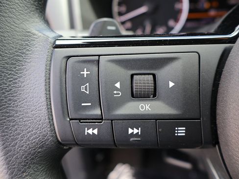 Used 2023 Nissan Rogue SV image 39