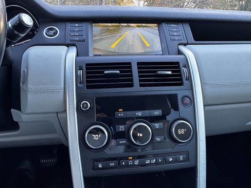Used 2019 Land Rover Discovery Sport SE image 19
