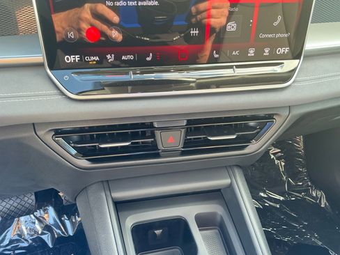 New 2026 Volkswagen Tiguan SE image 17