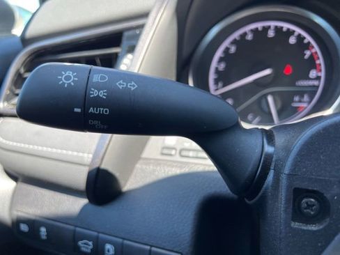 Used 2022 Toyota Camry SE FWD image 22