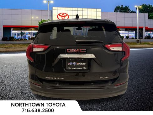 Used 2024 GMC Terrain SLE image 7