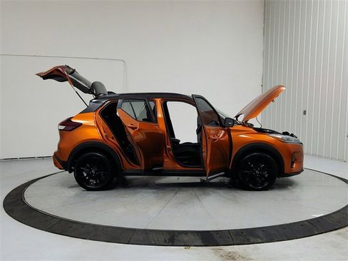 Used 2024 Nissan Kicks SR image 16