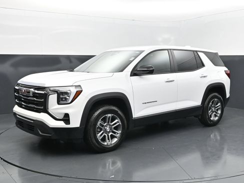 Used 2026 GMC Terrain Elevation FWD image 1
