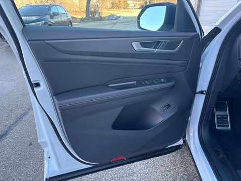 New 2026 Volkswagen Atlas Cross Sport SEL R-Line image 9