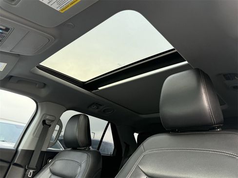 Used 2021 Ford Explorer XLT w/ Equipment Group 202A image 28