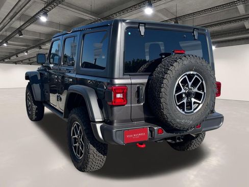 Used 2025 Jeep Wrangler Unlimited Rubicon w/ Convenience Group image 14