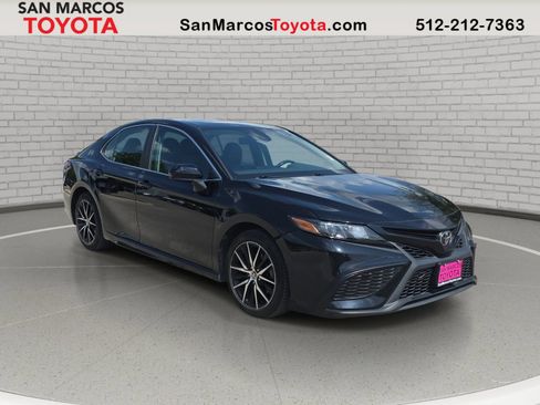 Used 2021 Toyota Camry SE FWD image 3