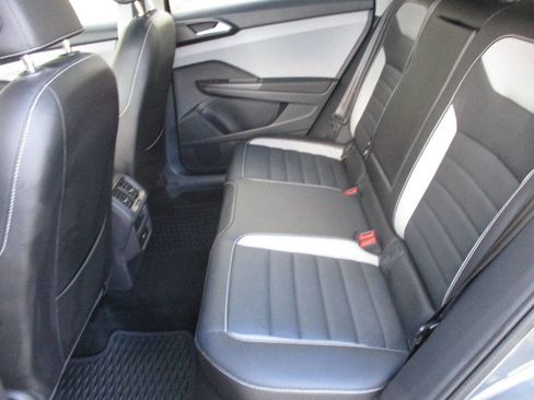 Used 2022 Volkswagen Taos SEL image 22