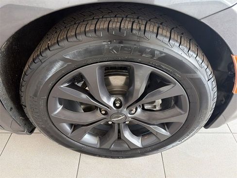 Used 2020 Chrysler Pacifica Limited w/ S Appearance Package image 14