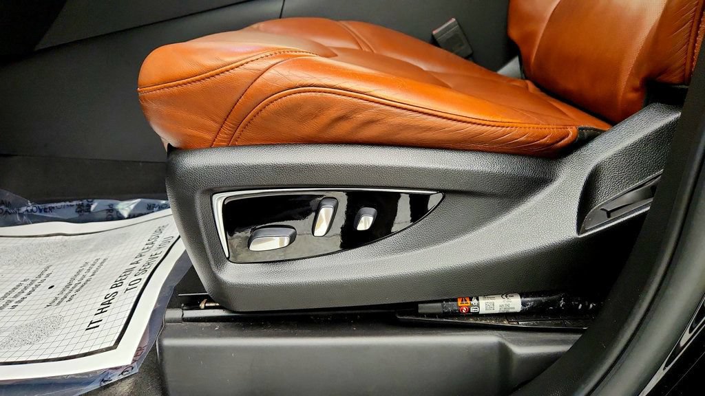 Used 2020 Cadillac Escalade Premium Luxury AWD/4WD image 12