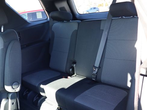 Used 2023 Chevrolet Traverse LT image 12