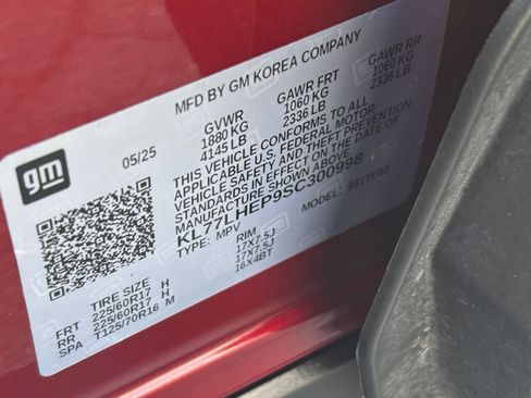 Used 2025 Chevrolet Trax LT FWD image 29