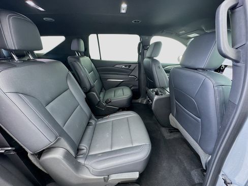 Used 2025 Chevrolet Traverse LT FWD image 19