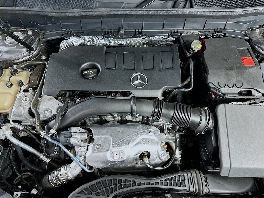 Used 2021 Mercedes-Benz GLB 250 w/ Premium Package image 31