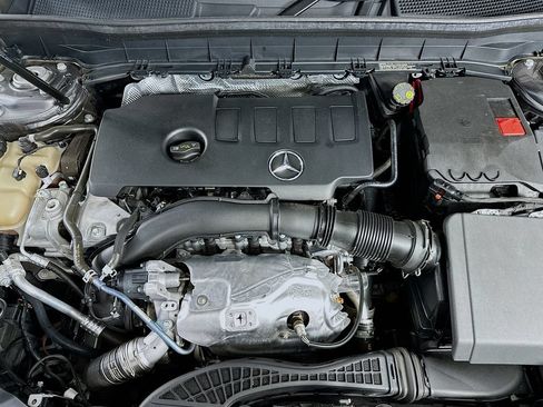 Used 2021 Mercedes-Benz GLB 250 w/ Premium Package image 31