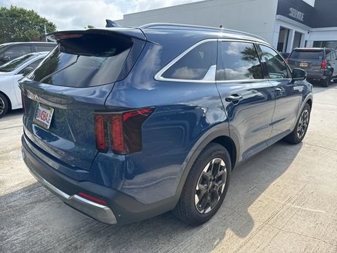 Certified 2025 Kia Sorento S w/ Panoramic Sunroof Package FWD image 4